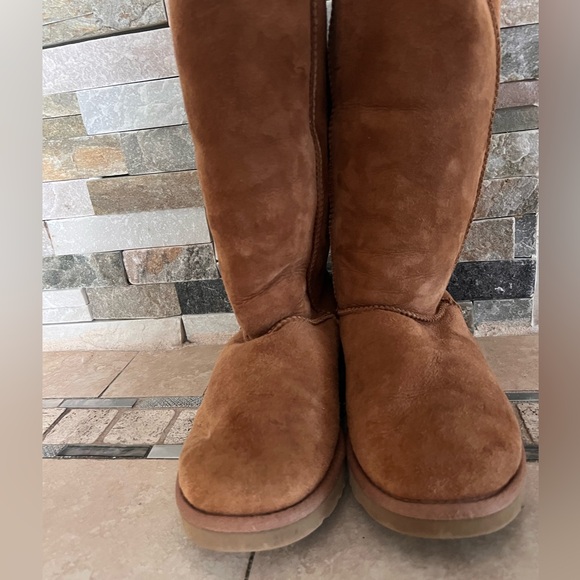 Chestnut High Uggs - Picture 4 of 4